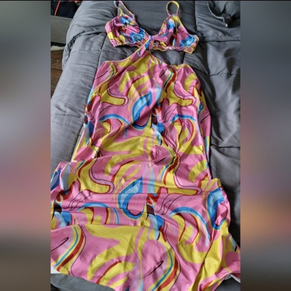 Cutout Dress - Picture 3 of 4